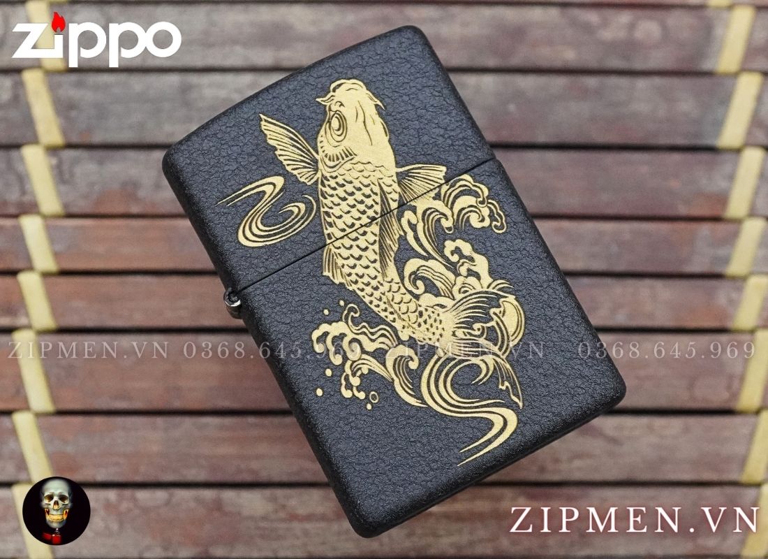 Bật lửa Zippo USA khắc cá chép màu đen
