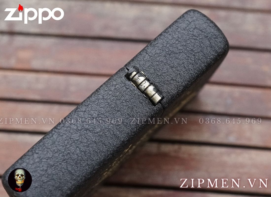 Bật lửa Zippo USA khắc cá chép màu đen