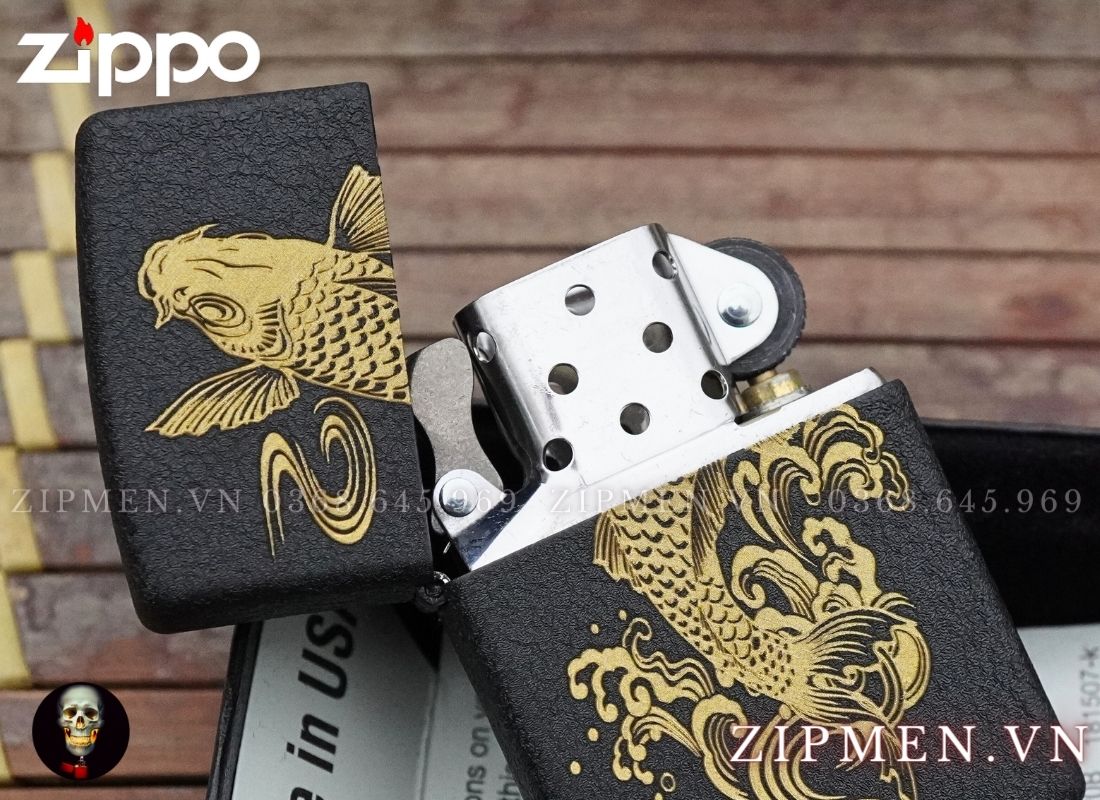 Bật lửa Zippo USA khắc cá chép màu đen
