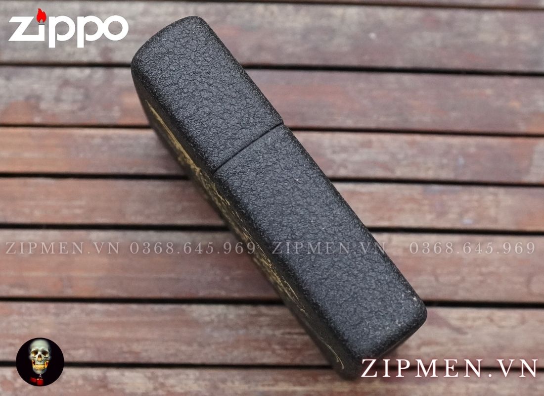 Bật lửa Zippo USA khắc cá chép màu đen
