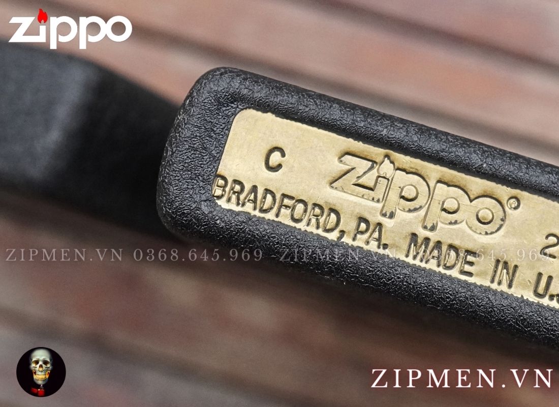Bật lửa Zippo USA khắc cá chép màu đen