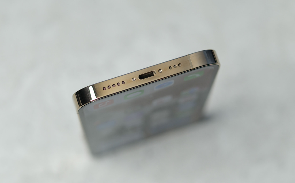Bắc Ireland có thể sẽ cấm iPhone dùng cổng Lightning nếu châu Âu thông qua dự luật