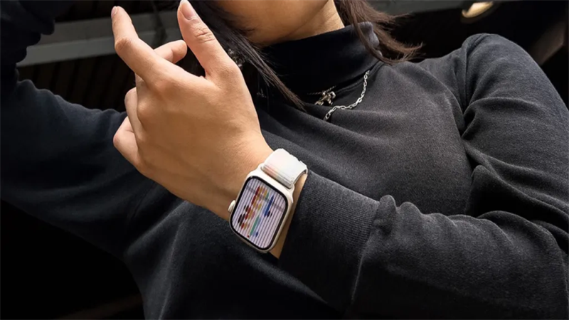 Apple ra mắt dây và mặt đồng hồ Apple Watch phiên bản mới ủng hộ LGBTQIA+