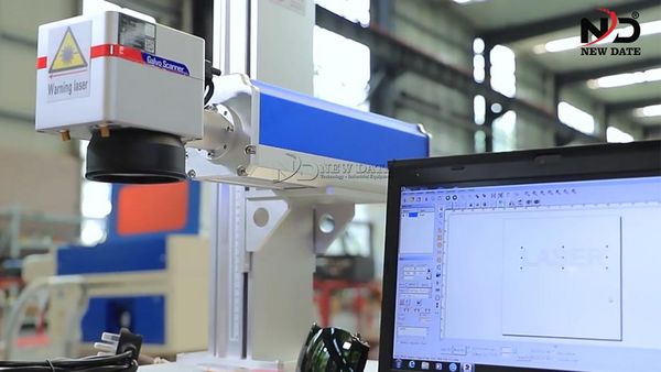 Máy khắc laser CO2