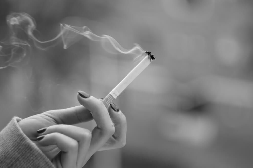 THUỐC LÁ CHỨA BAO NHIÊU NICOTINE? NICOTINE TRONG TINH DẦU VAPE KHÁC GÌ VỚI NICOTINE TRONG THUỐC LÁ?