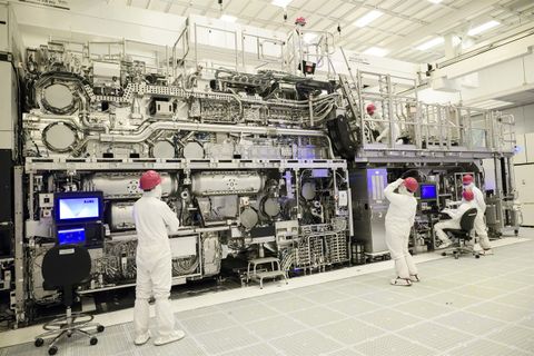 Intel ứng dụng công nghệ High NA EUV mở ra kỷ nguyên mới trong sản xuất chip