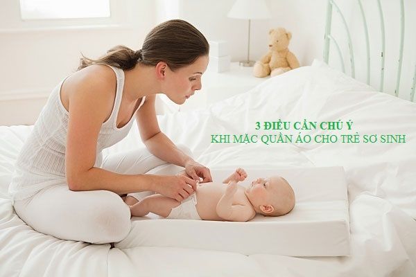 3 ĐIỀU QUAN TRỌNG MẸ CẦN CHÚ Ý KHI MẶC QUẦN ÁO CHO TRẺ SƠ SINH