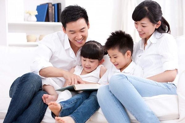 Cha mẹ làm gương cho con