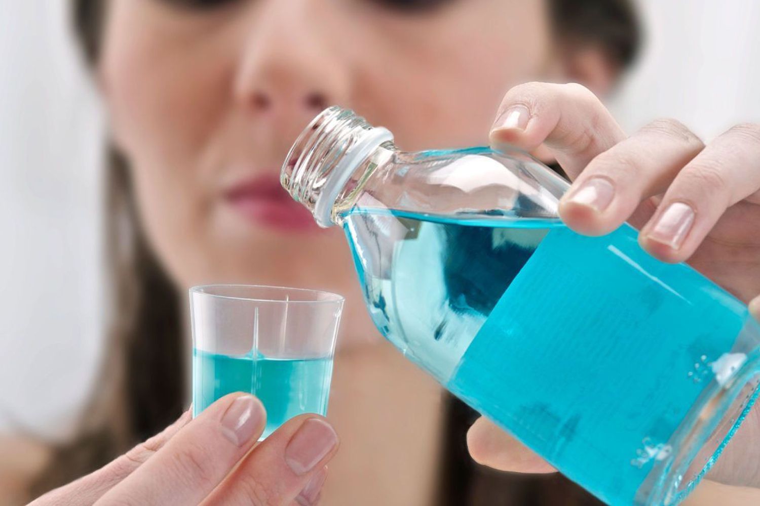 Bạn có nên sử dụng nước súc miệng không?