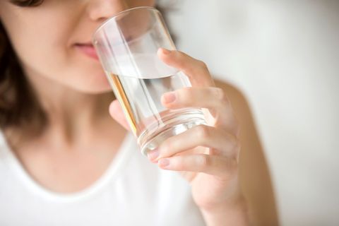 Những lợi ích bất ngờ của uống nước đối với răng miệng