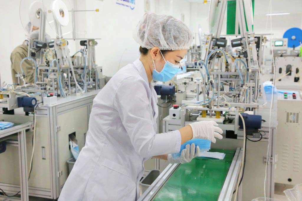 Công Ty Du lịch, Lọc nước nhảy sang làm khẩu trang y tế