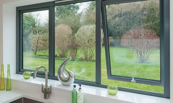 Sử dụng cửa sổ kính trong thiết kế nhà ở mang phong cách hiện đại