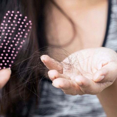 Sự khác biệt giữa rụng tóc sinh lý và rụng tóc bệnh lý