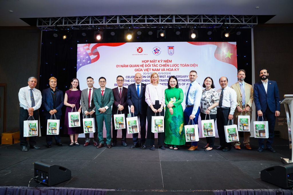 THỰC PHẨM CHAY AN NHIÊN TỰ HÀO ĐỒNG HÀNH CÙNG SỰ KIỆN KỶ NIỆM 1 NĂM THIẾT LẬP QUAN HỆ ĐỐI TÁC CHIẾN LƯỢC TOÀN DIỆN VIỆT NAM - HOA KỲ