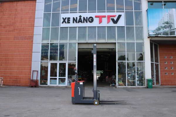 Xe nâng điện Stacker Interlift