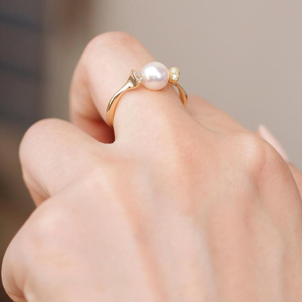nữ mệnh kim đeo nhẫn ngón nào