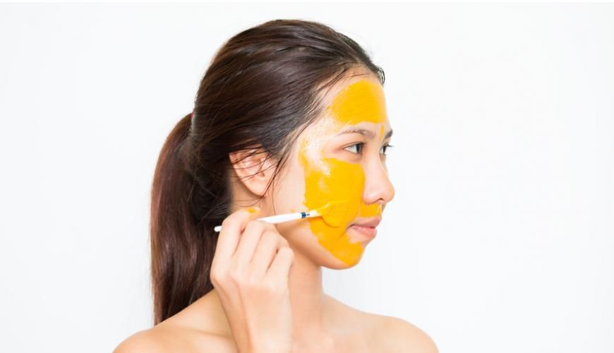 7 cách làm mặt nạ tinh bột nghệ cho mọi loại da