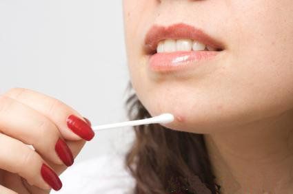 Nguyên nhân gây nên mụn mọc ở cằm và cách điều trị