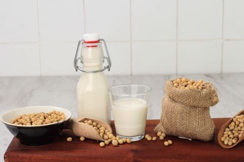 Tác dụng bất ngờ từ việc uống sữa đậu nành mỗi ngày, bạn đã biết chưa?