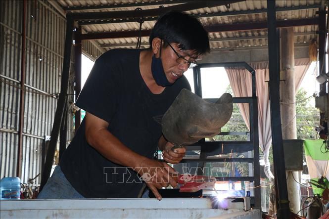 Hàng loạt máy móc mang thương hiệu Sáu Hùng đã trở nên quen thuộc ở một số địa phương lân cận