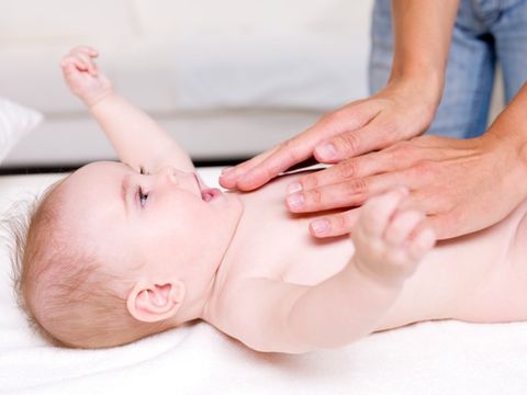 Cách massage giúp trẻ ăn ngon hơn mẹ nên tham khảo