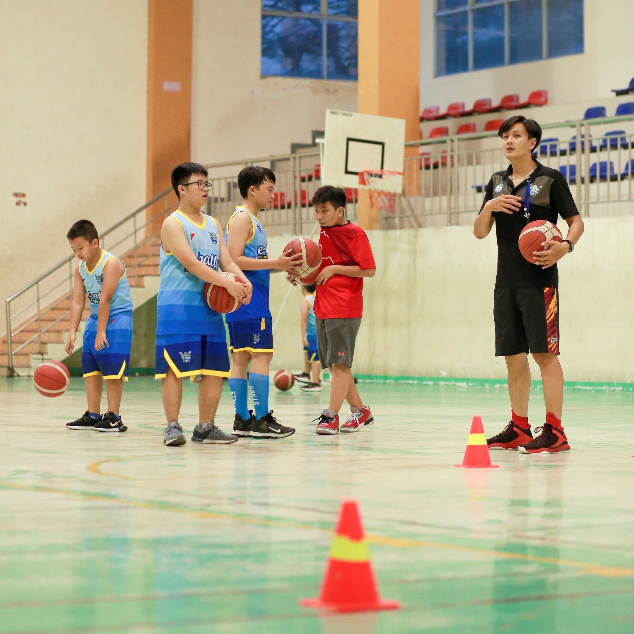 bóng rổ Eballs quận Tân Phú