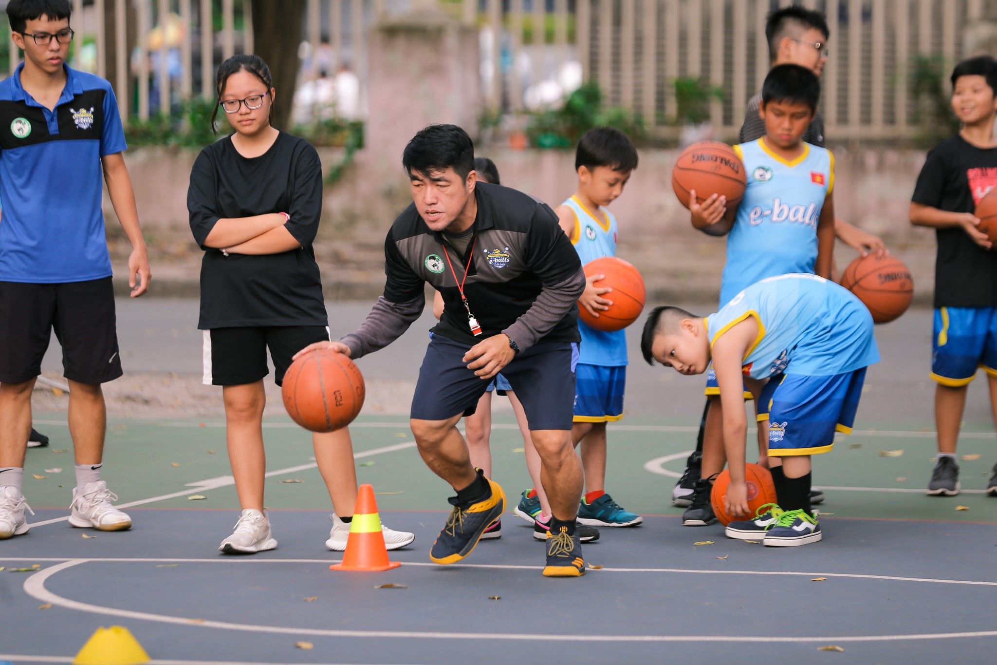 lớp học bóng rổ tiếng Anh dành cho trẻ em tại TPHCM