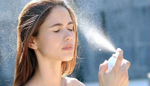 Bôi kem chống nắng mà da vẫn xấu: Bác sĩ da liễu cảnh báo lỗi sai mà nhiều cô nàng mắc phải!