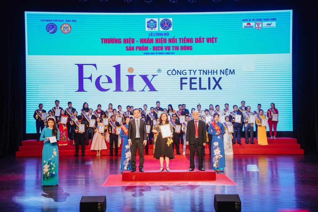 NỆM CAO SU THIÊN NHIÊN FELIX VINH DANH TOP 100 “SẢN PHẨM – DỊCH VỤ CHẤT LƯỢNG 2022” TẠI LỄ CÔNG BỐ THƯƠNG HIỆU – NHÃN HIỆU NỔI TIẾNG ĐẤT VIỆT