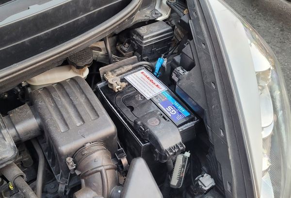 Một khách hàng sử dụng bọc cách nhiệt ắc quy cho xe Kia Morning của mình