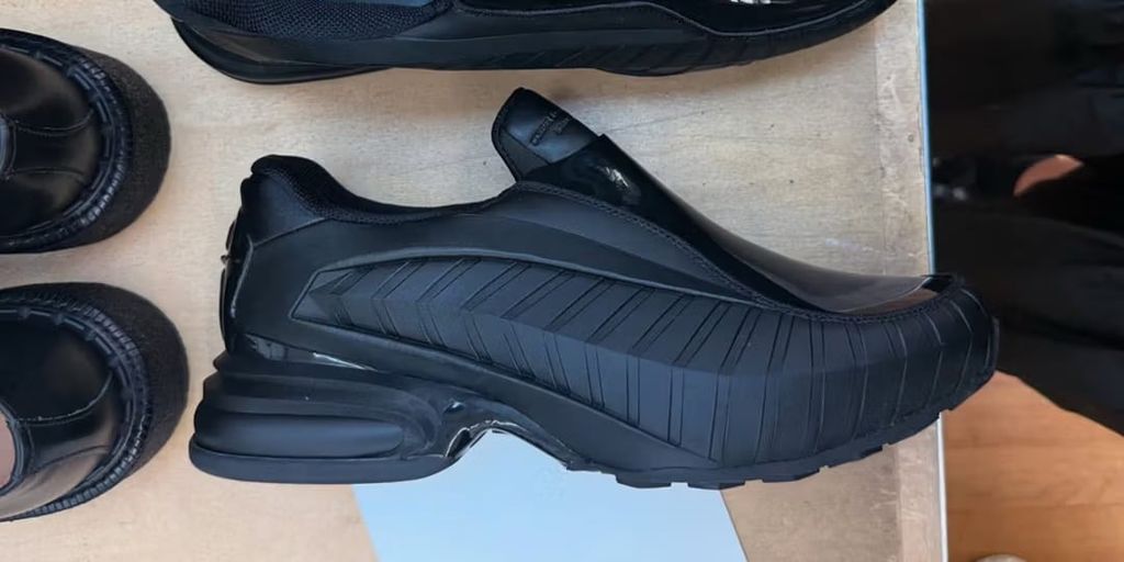 COMME des GARÇONS HOMME PLUS hồi sinh Nike Air Max Dolce, tái thiết kế mẫu giày năm 2002 cho mùa Xuân/Hè 2026