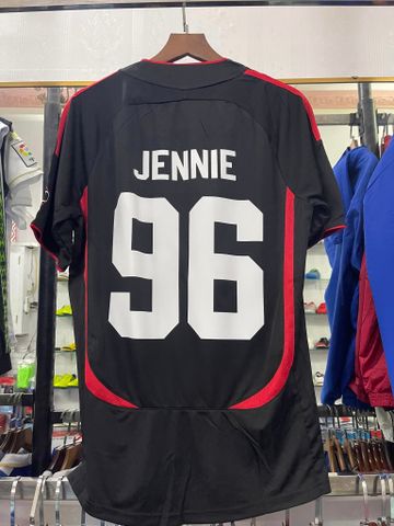 Áo Man United Jennie 96 gây sốt toàn cầu