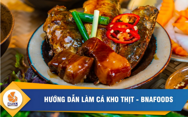 Cá nục kho thịt ba chỉ