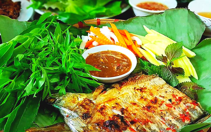 Mâm cơm ngày Tết