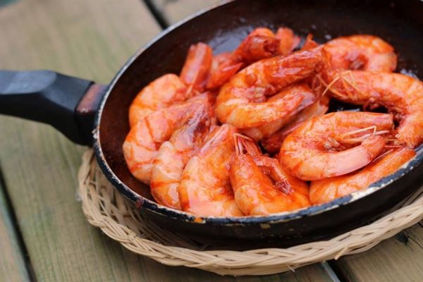 Tôm thẻ tươi Hoso nấu món tôm rim mặn ngọt