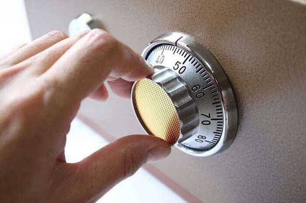 Tìm hiểu cấu tạo và nguyên lý hoạt động của két sắt cơ 4 số