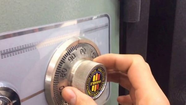 Hướng dẫn cách mở két sắt khóa xoay 3 số cực đơn giản