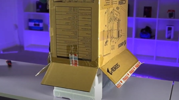 Nhấc hộp ra khỏi PC