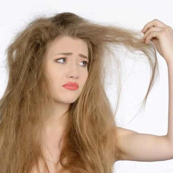 Có thể bạn chưa biết: Sai lầm phổ biến khiến tóc bị chẻ ngọn