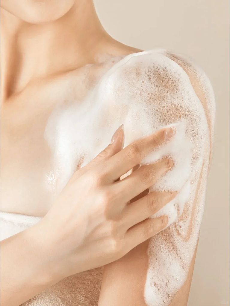 sữa tắm trắng da là gì