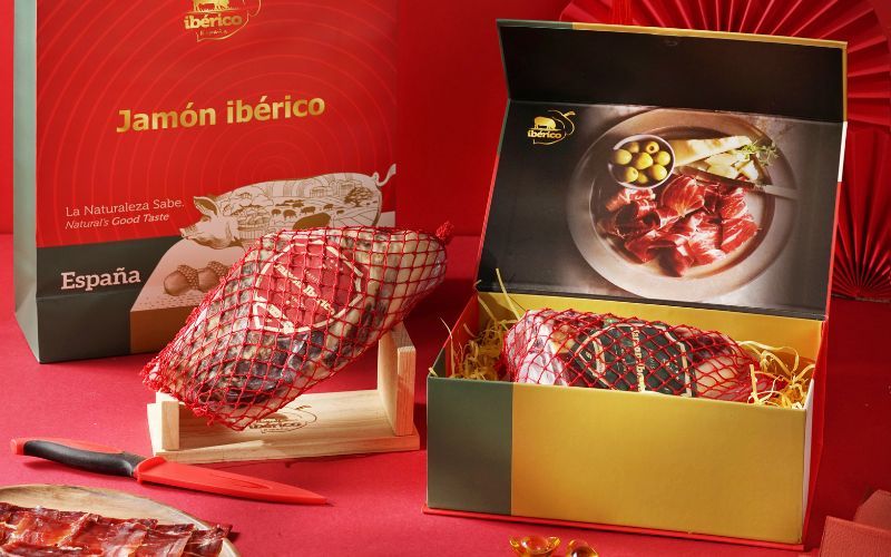 Doanh Nghiệp Mạnh: Xu hướng quà tết đùi heo muối iberico sang trọng tặng khách hàng 2024 Doanh Nghiệp Mạnh: Xu hướng quà tết đùi heo muối iberico sang trọng tặng khách hàng 2024