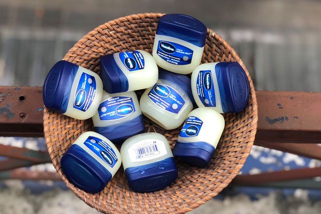 Vaseline Là Gì? Có Tốt Không? Có Những Công Dụng Làm Đẹp Gì?