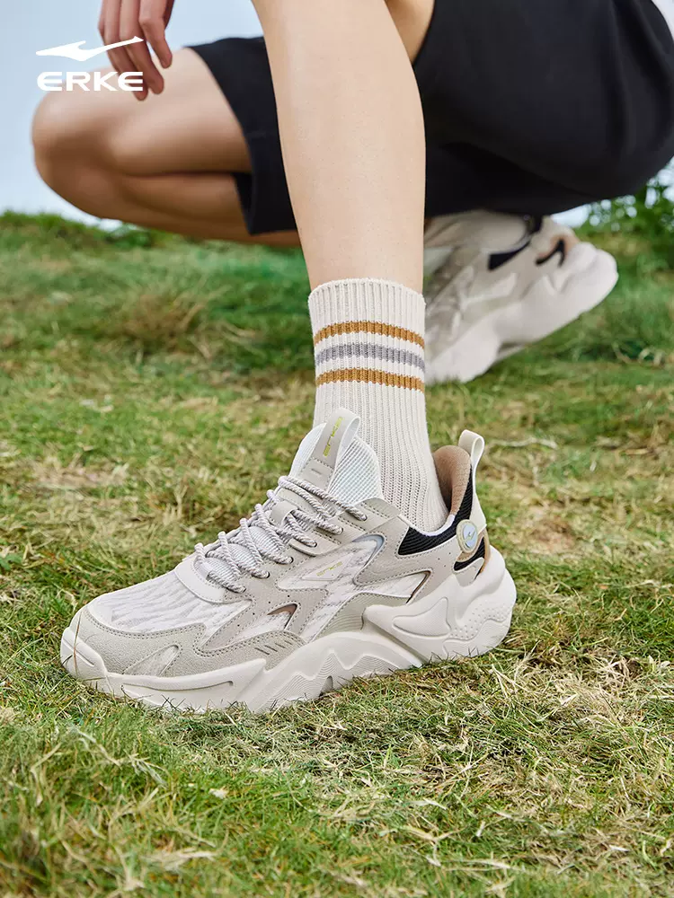 Giày jogging là gì, chất liệu, công nghệ của giày jogging nam ERKE