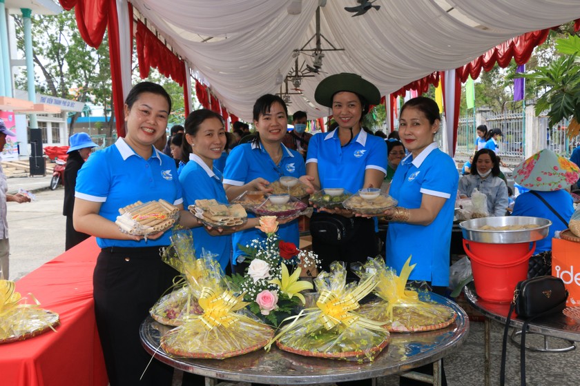 Hấp dẫn 102 món ăn và bánh dân gian từ bột Sa Đéc