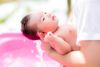 Những lưu ý khi tắm cho bé trong mùa lạnh để bảo vệ làn da