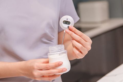 Nhiệt độ pha sữa thích hợp và quy tắc quan trọng khi pha sữa