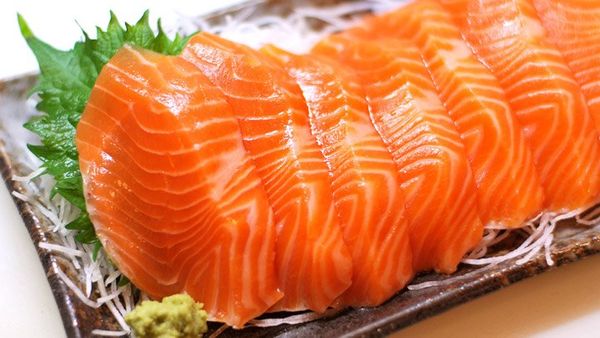 ăn cá hồi sống có tốt không