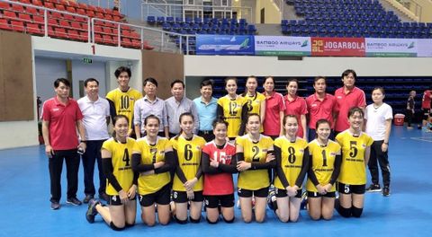 Đội tuyển bóng chuyền Ninh Bình Doveco tiến thẳng vào bán kết “không một bước cản”
