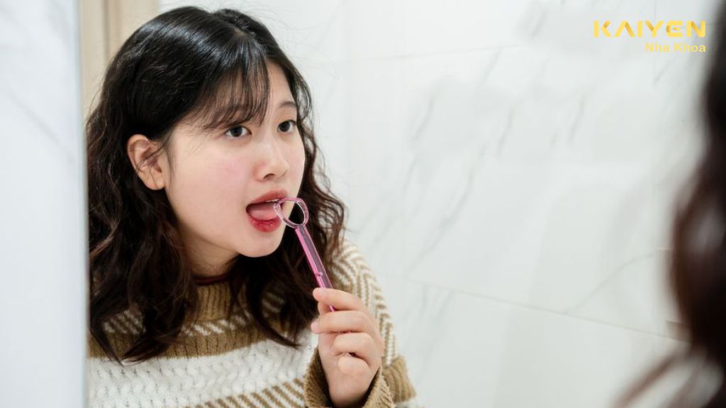 Cạo lưỡi mỗi ngày có nên hay không? Cách vệ sinh đúng cách