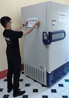 UNICEF hỗ trợ Việt Nam 8 tủ âm sâu -86 độ C thông qua cơ chế COVAX